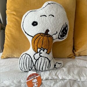 Peanuts Snoopy Halloween Pillow NWT